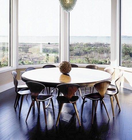 RUM4 | Cherner chair and table